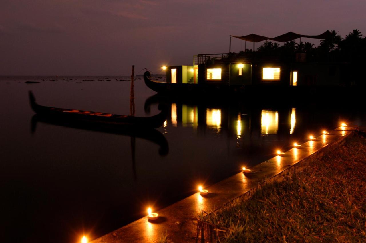 Purity At Lake Vembanad Mararikulam Exterior foto